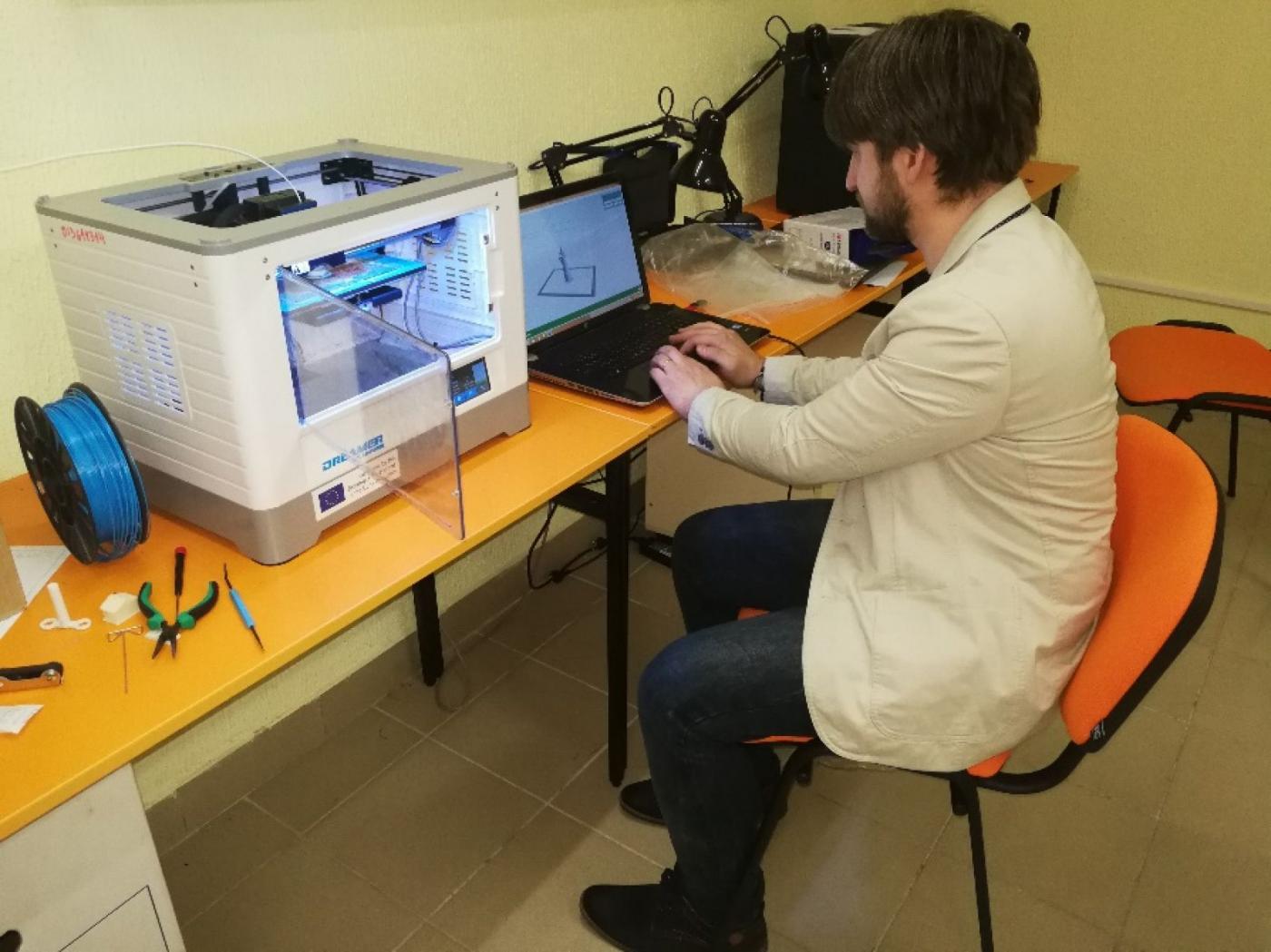 В БНТУ изготавливают детали для аппаратов вентиляции лёгких с помощью 3D-принтера